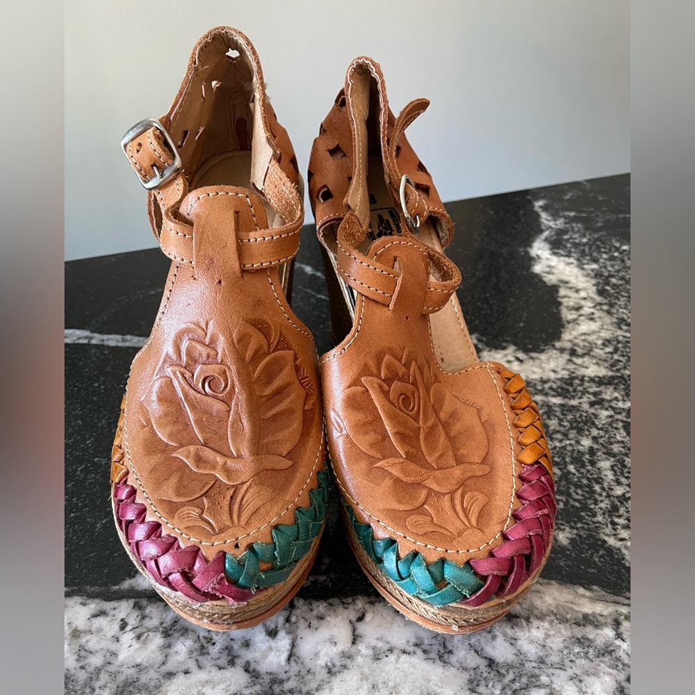 Macho En Mexico Women's Multicolor Embossed Leather Sandals Size 3